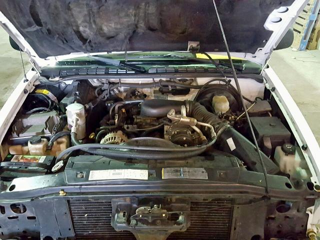 1GTCS14W728173871 - 2002 GMC SONOMA WHITE photo 7