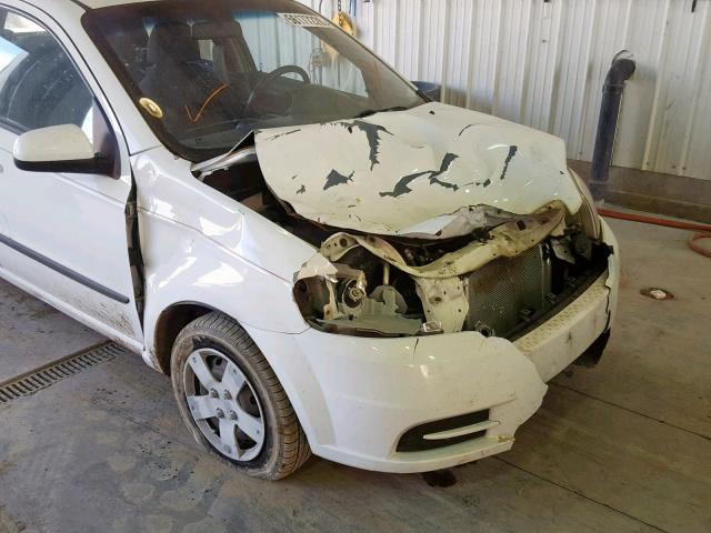 KL1TD56E19B642009 - 2009 CHEVROLET AVEO LS WHITE photo 9