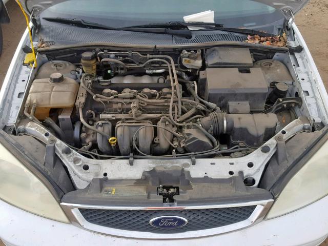 1FAFP34N25W152756 - 2005 FORD FOCUS ZX4 WHITE photo 7