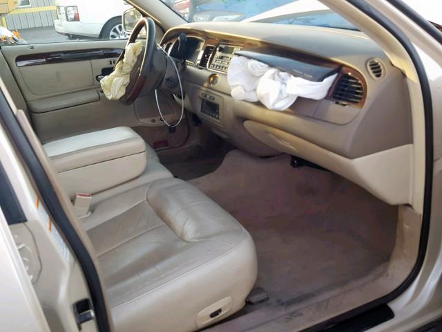 1LNHM83W21Y612270 - 2001 LINCOLN TOWN CAR C CREAM photo 5