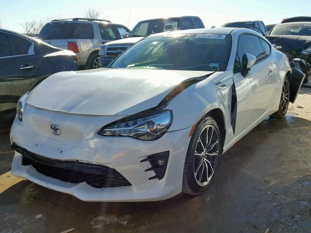 JF1ZNAA17H8706097 - 2017 TOYOTA 86 BASE WHITE photo 2