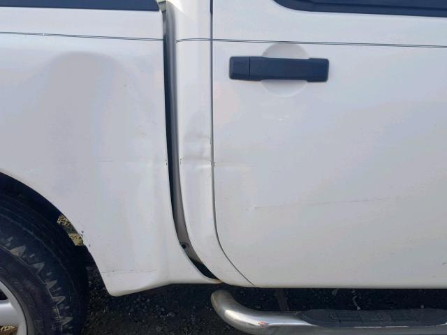 1N6BA0EK4BN325575 - 2011 NISSAN TITAN S WHITE photo 9