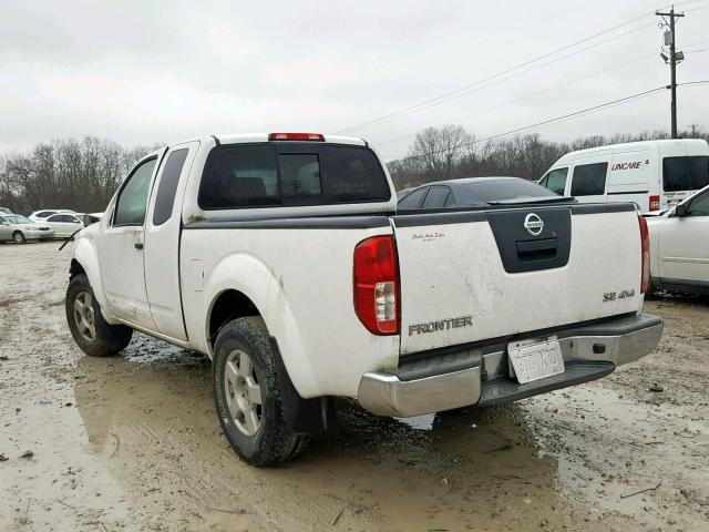 1N6AD06W07C465808 - 2007 NISSAN FRONTIER K WHITE photo 3