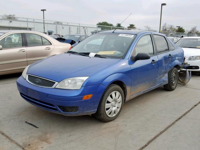 1FAHP34N95W225131 - 2005 FORD FOCUS ZX4 BLUE photo 2