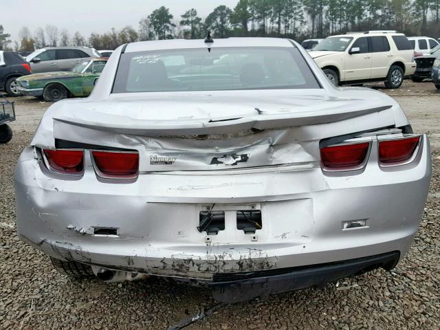 2G1FA1E37D9245110 - 2013 CHEVROLET CAMARO LS SILVER photo 9