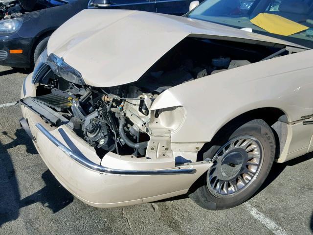 1LNHM83W3YY809295 - 2000 LINCOLN TOWN CAR C CREAM photo 9