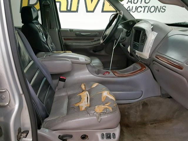 5LMRU27L5WLJ29584 - 1998 LINCOLN NAVIGATOR ვერცხლისფერი ფოტო 5