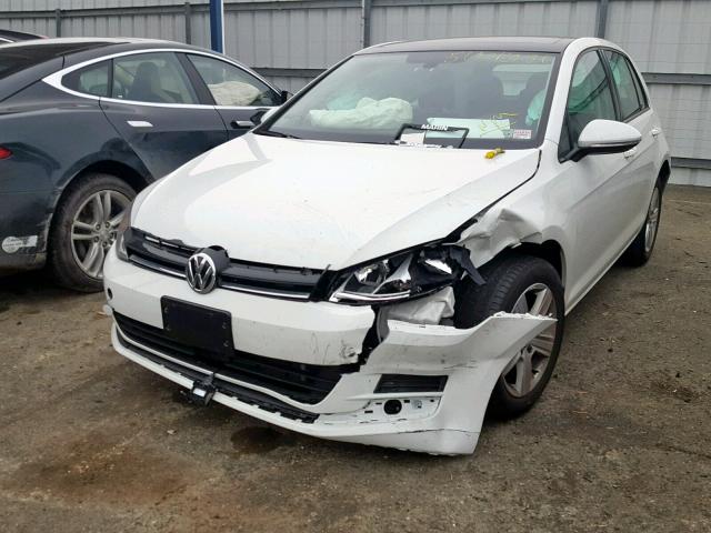 3VW217AU9HM028059 - 2017 VOLKSWAGEN GOLF S WHITE photo 2