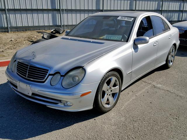 WDBUF70J03A184435 - 2003 MERCEDES-BENZ E 500 SILVER photo 2