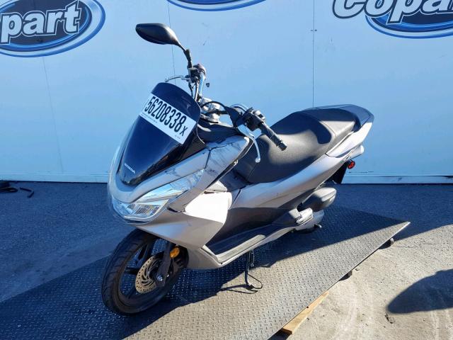 RLHKF1803GY101398 - 2016 HONDA PCX 150 SILVER photo 2