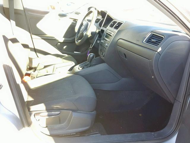 3VW2K7AJ9DM209983 - 2013 VOLKSWAGEN JETTA BASE Արծաթագույն լուսանկար 5