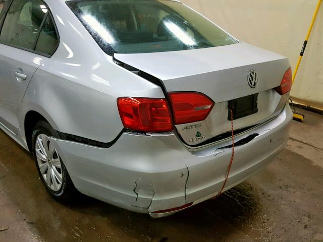 3VW2K7AJ9DM209983 - 2013 VOLKSWAGEN JETTA BASE Արծաթագույն լուսանկար 9