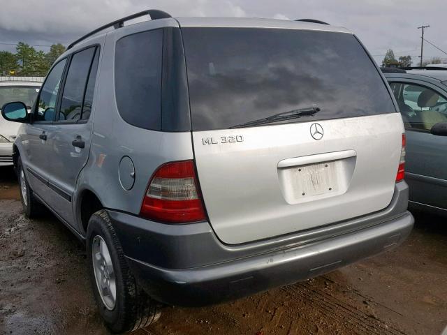 4JGAB54EXWA023009 - 1998 MERCEDES-BENZ ML 320 SILVER photo 3