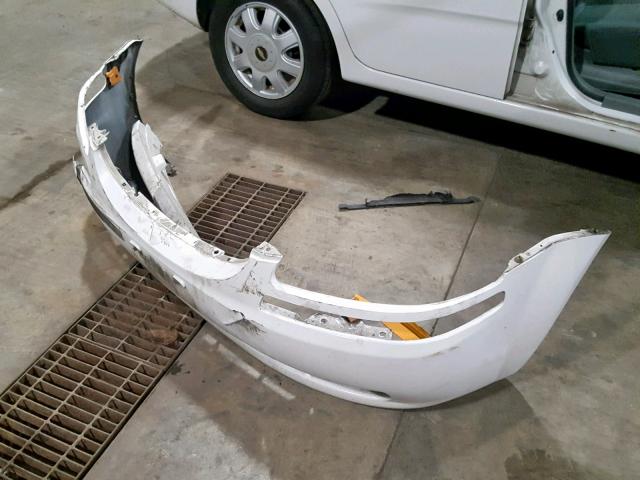 KL1TJ52644B146444 - 2004 CHEVROLET AVEO LS WHITE photo 9