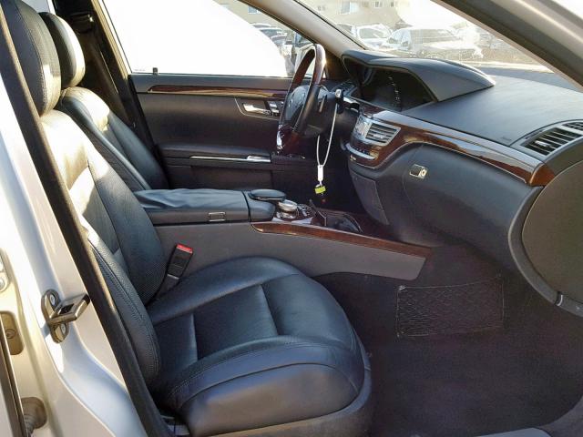 WDDNG9EB9DA518405 - 2013 MERCEDES-BENZ S 550 4MAT SILVER photo 5