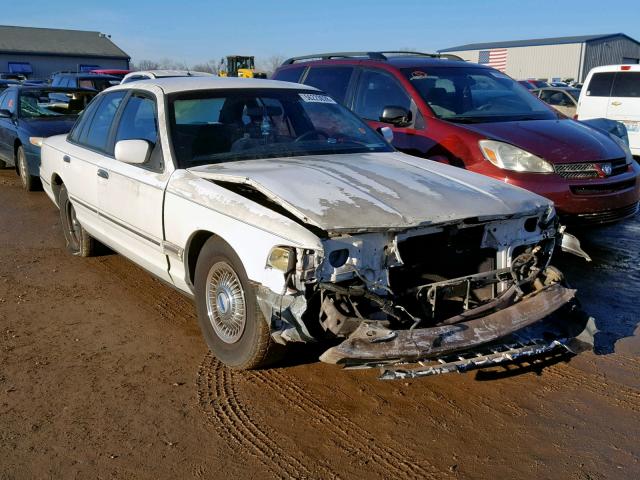 2FALP74W1TX120370 - 1996 FORD CROWN VICT WHITE photo 1