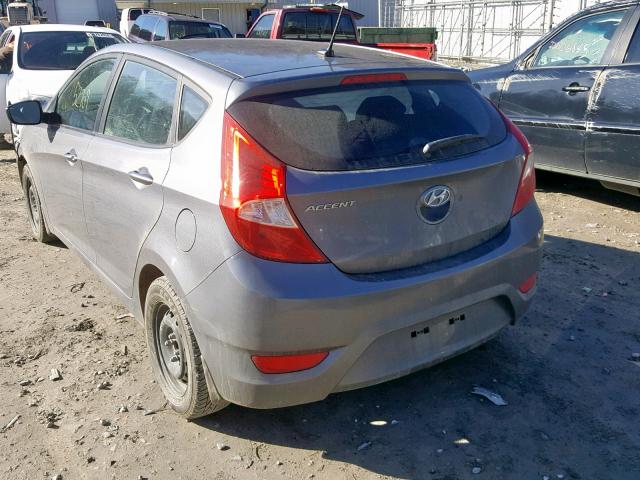 KMHCT5AE7HU321576 - 2017 HYUNDAI ACCENT SE GRAY photo 3