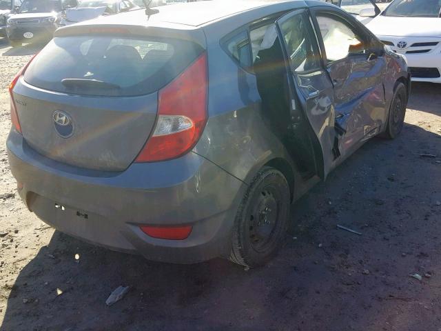 KMHCT5AE7HU321576 - 2017 HYUNDAI ACCENT SE GRAY photo 4