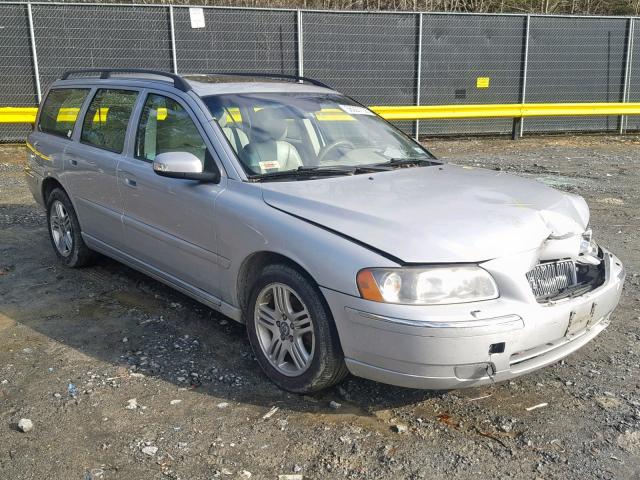 YV1SW592272646075 - 2007 VOLVO V70 2.5T SILVER photo 1