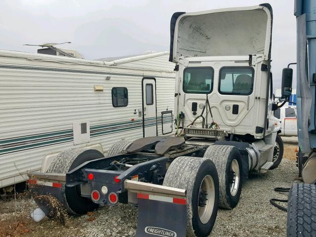 3AKJGEDV9ESGA2464 - 2014 FREIGHTLINER CASCADIA 1 WHITE photo 4