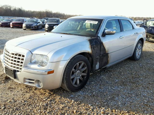 2C3JA63H55H520840 - 2005 CHRYSLER 300C SILVER photo 2