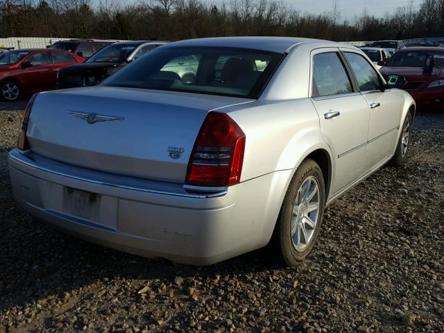 2C3JA63H55H520840 - 2005 CHRYSLER 300C SILVER photo 4