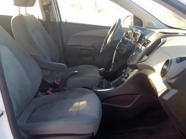 1G1JB5SH2D4127757 - 2013 CHEVROLET SONIC LS 白色 照片 5