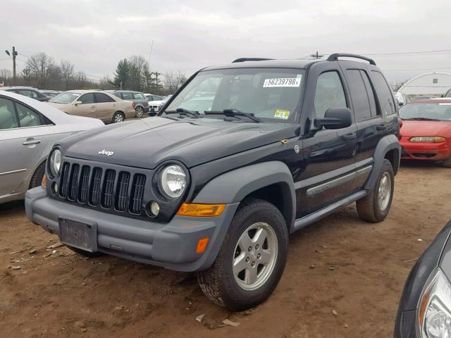 1J4GL48KX5W574946 - 2005 JEEP LIBERTY SP BLACK photo 2