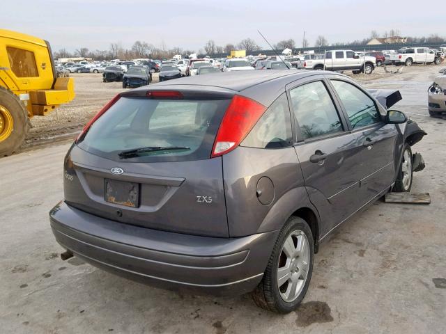 3FAFP37373R192342 - 2003 FORD FOCUS ZX5 GRAY photo 4