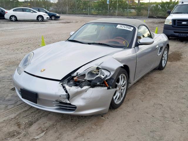 WP0CA29823U624555 - 2003 PORSCHE BOXSTER SILVER photo 2