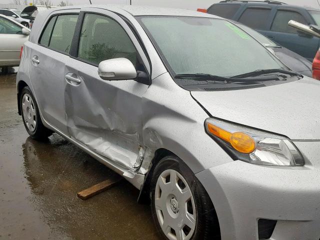 JTKKUPB43E1044915 - 2014 TOYOTA SCION XD SILVER photo 9