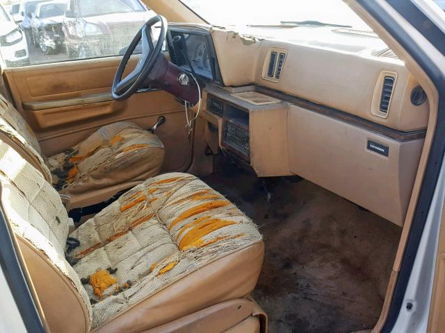 2P4FH21C9HR297564 - 1987 PLYMOUTH VOYAGER WHITE photo 5