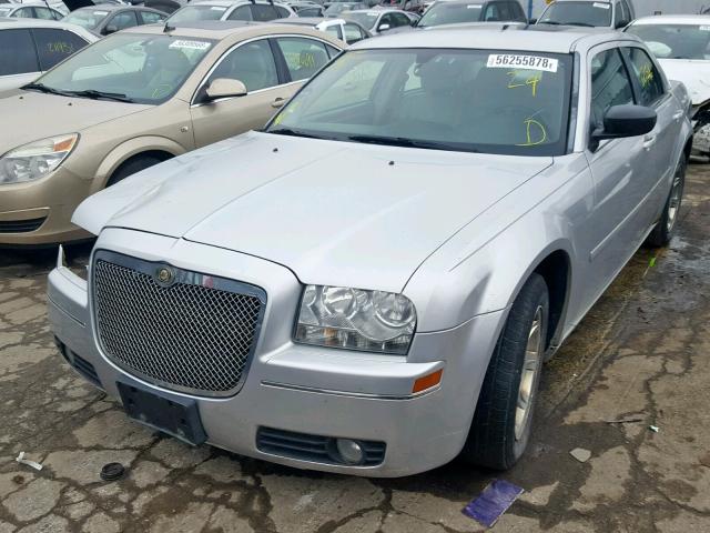 2C3JA53G95H156522 - 2005 CHRYSLER 300 TOURIN SILVER photo 2