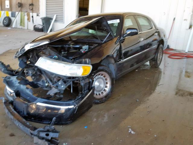 1LNHM81W61Y666125 - 2001 LINCOLN TOWN CAR E BLACK photo 2