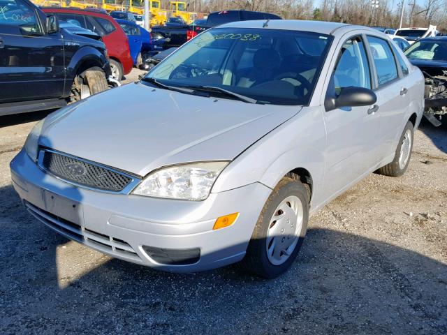 1FAFP34N97W271780 - 2007 FORD FOCUS ZX4 SILVER photo 2