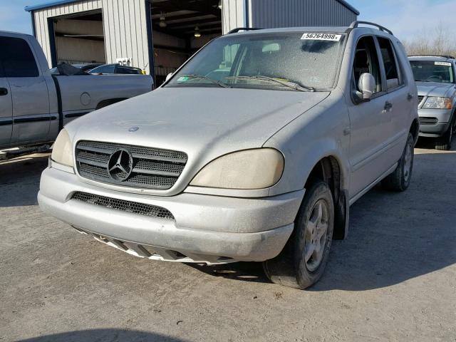 4JGAB54E5YA220690 - 2000 MERCEDES-BENZ ML 320 SILVER photo 2