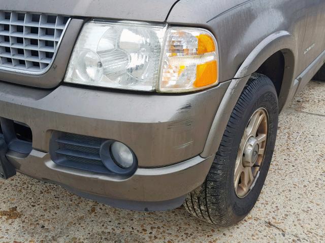 1FMZU75E22UA67523 - 2002 FORD EXPLORER L TAN photo 9