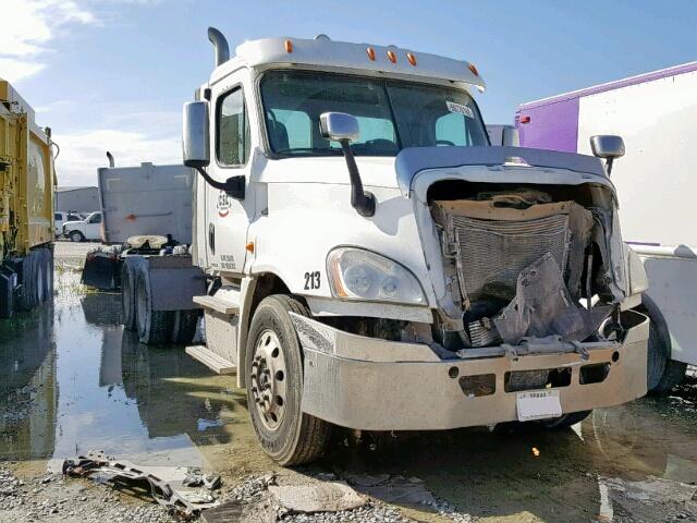 1FUJGEBG8CLBF8040 - 2012 FREIGHTLINER CASCADIA 1 WHITE photo 1