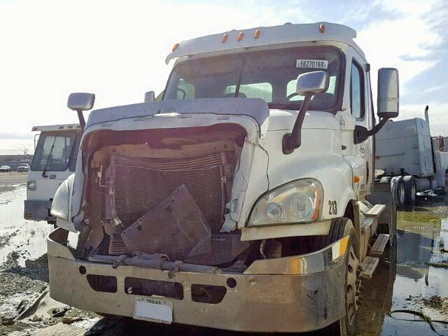 1FUJGEBG8CLBF8040 - 2012 FREIGHTLINER CASCADIA 1 WHITE photo 2