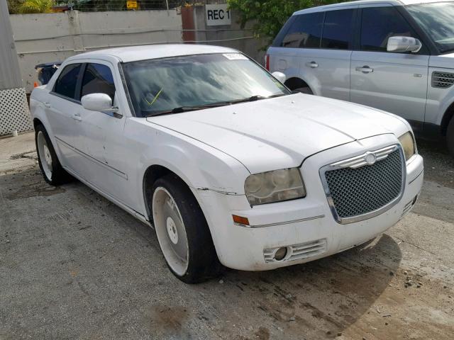 2C3KA53G26H188993 - 2006 CHRYSLER 300 TOURIN WHITE photo 1