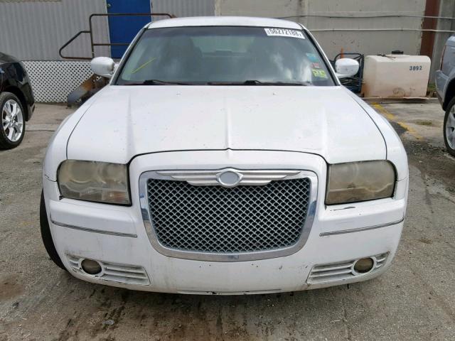 2C3KA53G26H188993 - 2006 CHRYSLER 300 TOURIN WHITE photo 10