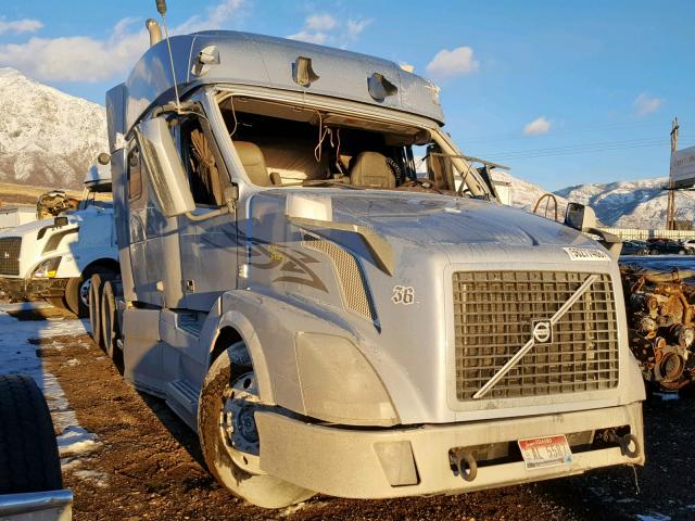 4V4NC9EJ8HN969650 - 2017 VOLVO VN VNL SILVER photo 1