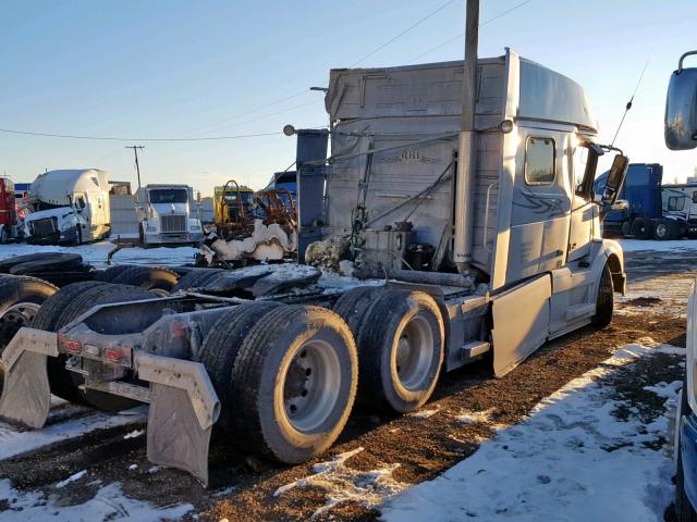 4V4NC9EJ8HN969650 - 2017 VOLVO VN VNL SILVER photo 4