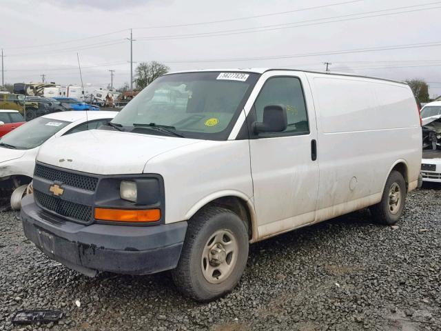 1GCFG15X281224166 - 2008 CHEVROLET EXPRESS G1 WHITE photo 2