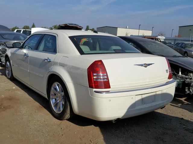 2C3AA63H85H658551 - 2005 CHRYSLER 300C WHITE photo 3