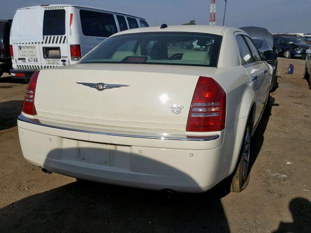 2C3AA63H85H658551 - 2005 CHRYSLER 300C WHITE photo 4