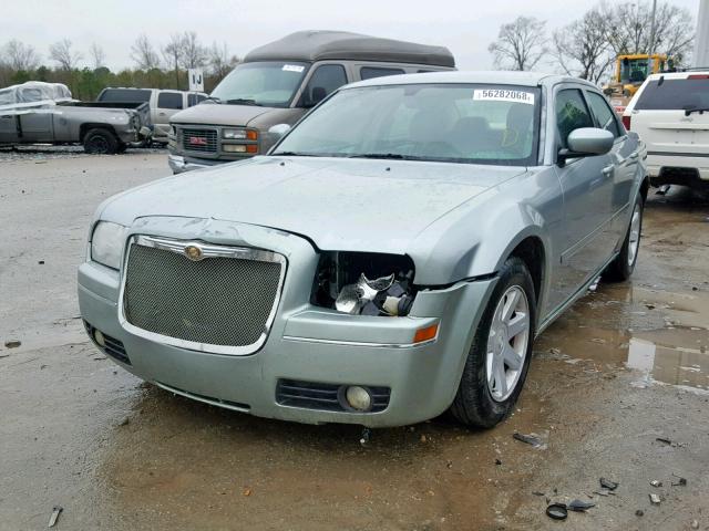 2C3JA53G95H562574 - 2005 CHRYSLER 300 TOURIN GRAY photo 2