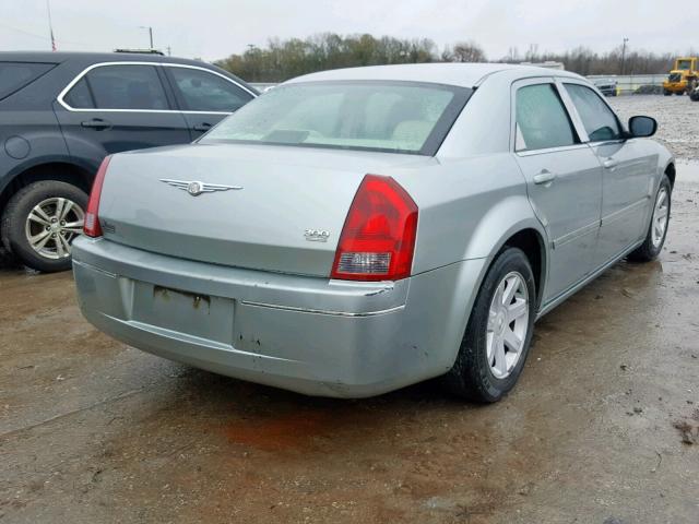 2C3JA53G95H562574 - 2005 CHRYSLER 300 TOURIN GRAY photo 4