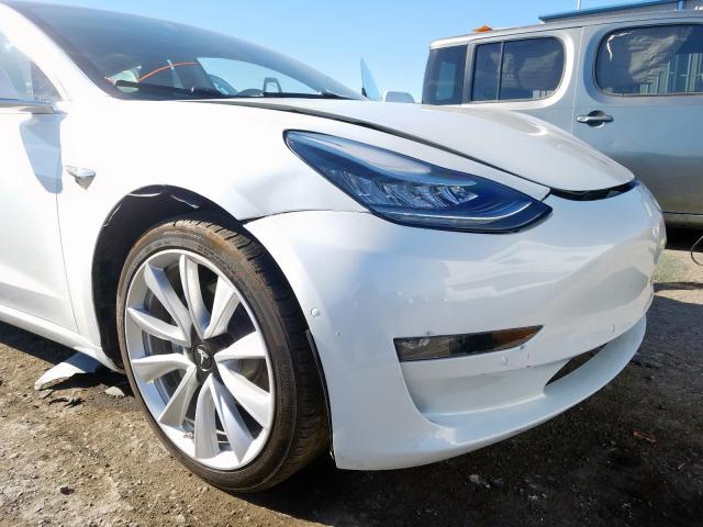 5YJ3E1EA7JF164791 - 2018 TESLA MODEL 3 WHITE photo 9