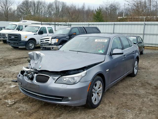 WBANV1C5XAC389036 - 2010 BMW 528 XI GRAY photo 2